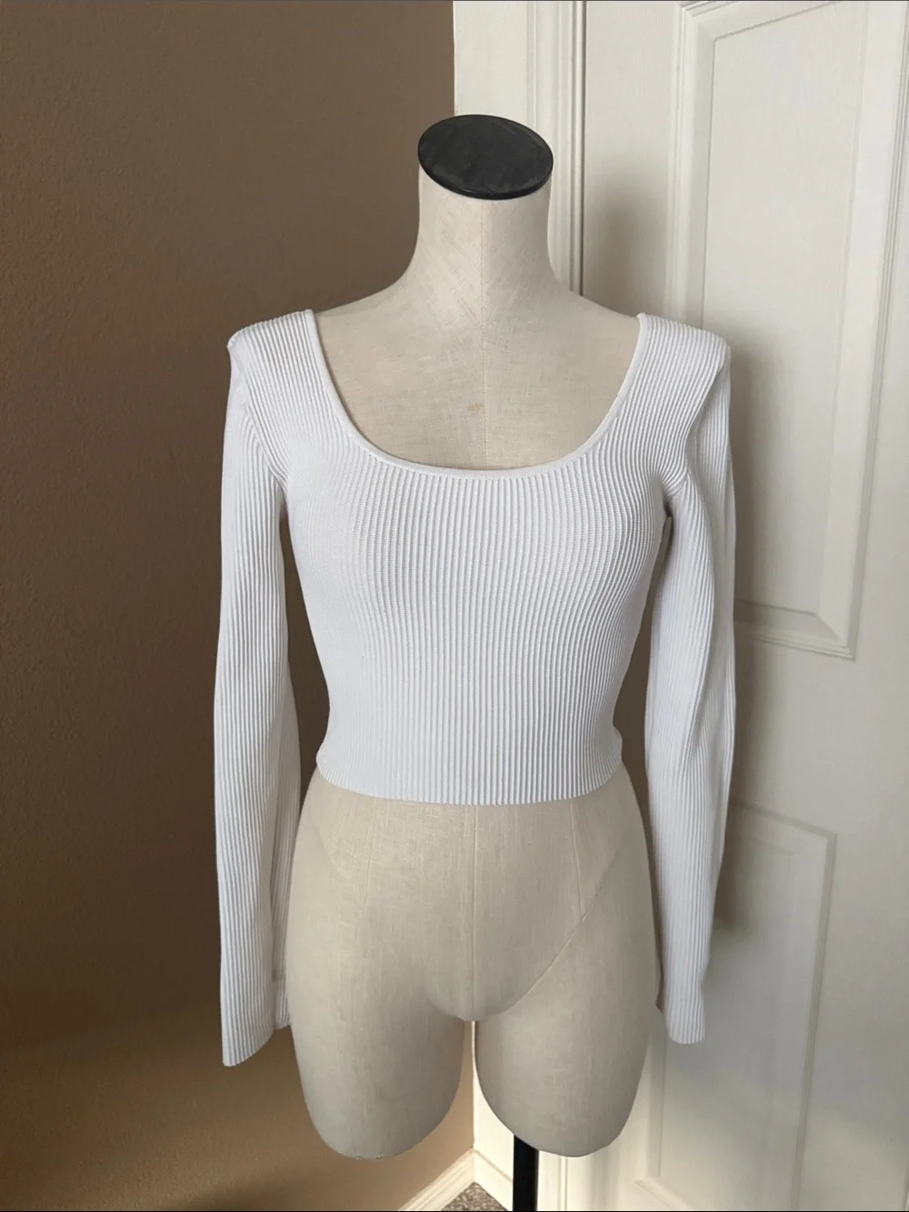 Aritzia White Ribbed Long Sleeve Scoop Crop Top
